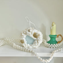 Load image into Gallery viewer, sea foam candle
