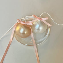 Load image into Gallery viewer, pearl candle
