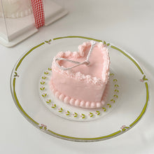 Load image into Gallery viewer, heart cream cake candle
