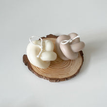 Load image into Gallery viewer, knot candle
